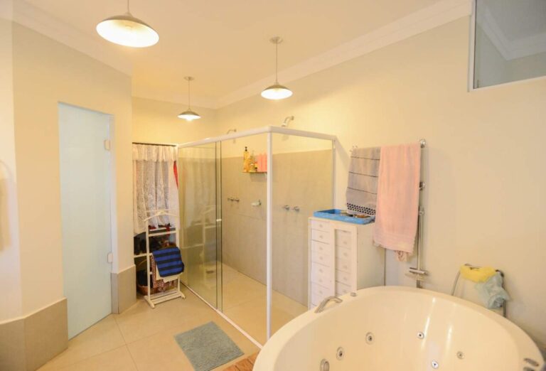 Casa em Condomínio para aluguel no Residencial e Empresarial Alphaville: