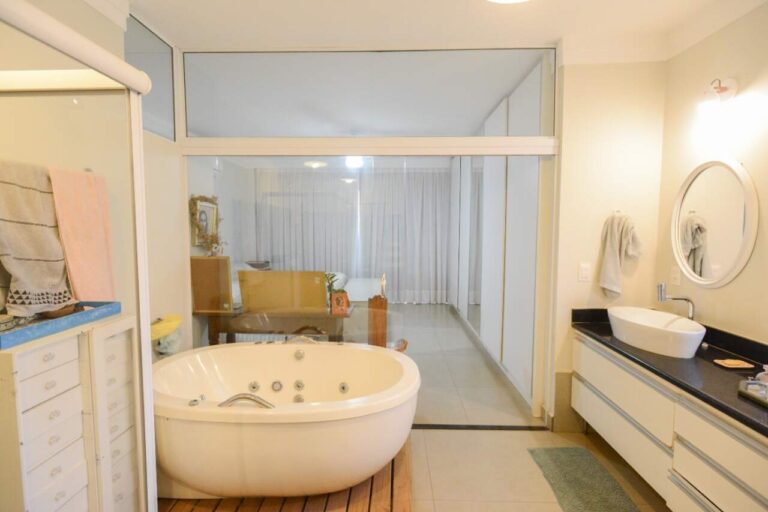 Casa em Condomínio à venda no Residencial e Empresarial Alphaville: