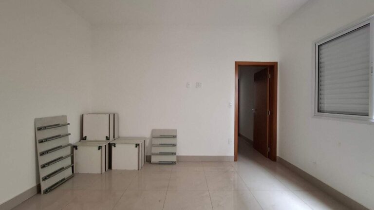 Casa em Condomínio à venda no Condomínio Pitangueiras: Su te 1