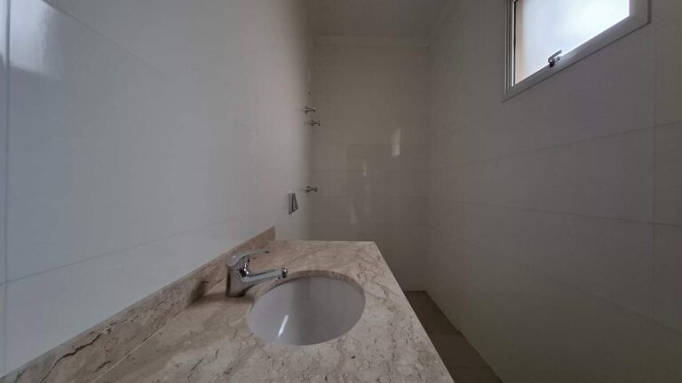 Casa em Condomínio à venda no Condomínio Pitangueiras: Su te 1