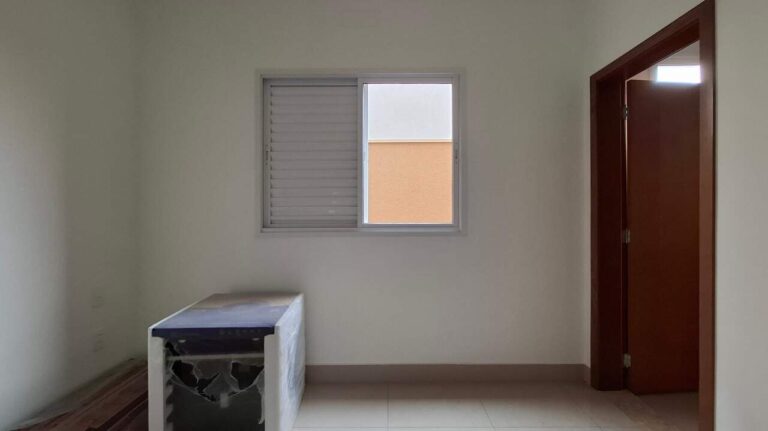 Casa em Condomínio à venda no Condomínio Pitangueiras: Su te 2