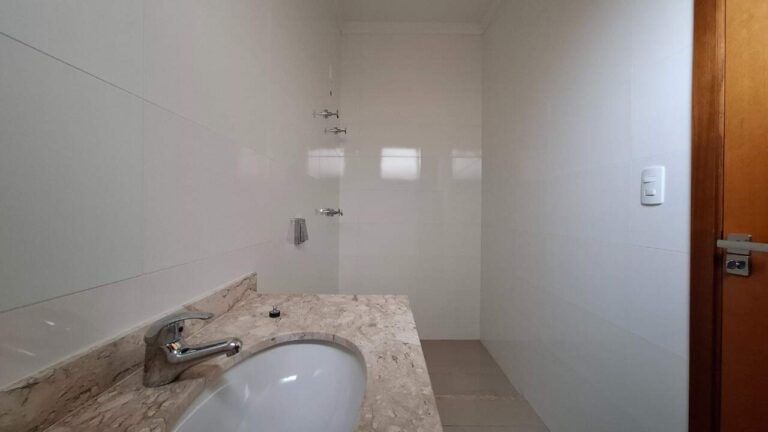 Casa em Condomínio à venda no Condomínio Pitangueiras: Su te 2