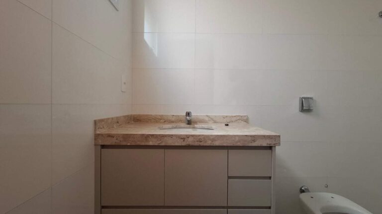 Casa em Condomínio à venda no Condomínio Pitangueiras: Su te 2