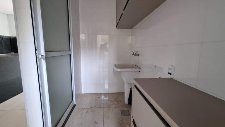 Casa em Condomínio à venda no Condomínio Pitangueiras: rea de servi o