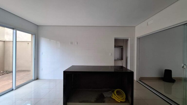 Casa em Condomínio à venda no Condomínio Pitangueiras: Cozinha