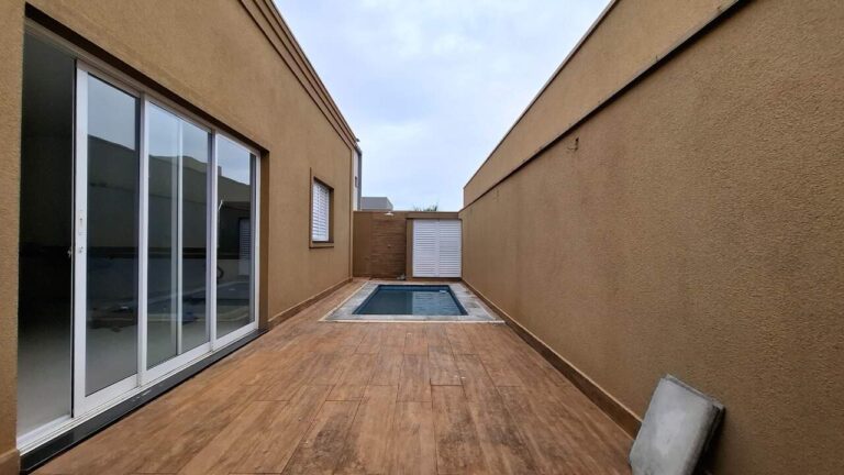 Casa em Condomínio à venda no Condomínio Pitangueiras: Piscina
