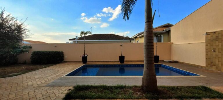 Casa em Condomínio à venda no Condomínio Colina do Sabiá: Piscina