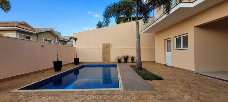 Casa em Condomínio à venda no Condomínio Colina do Sabiá: Piscina