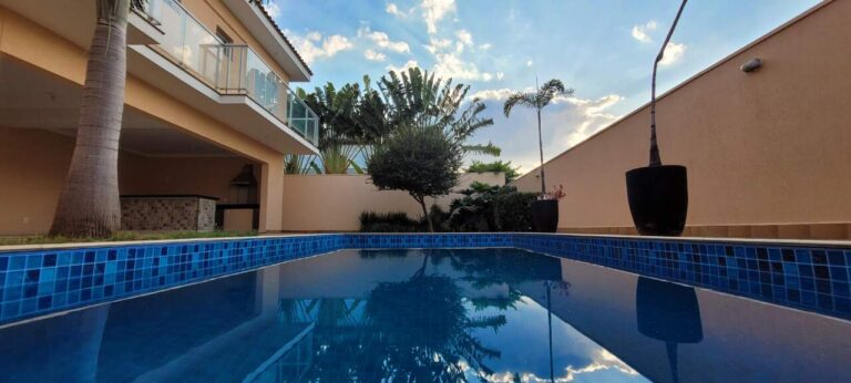 Casa em Condomínio para aluguel no Condomínio Colina do Sabiá: Piscina