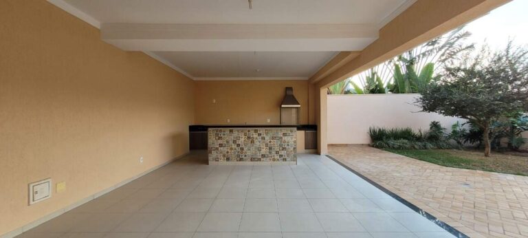 Casa em Condomínio para aluguel no Condomínio Colina do Sabiá: Espa o gourmet