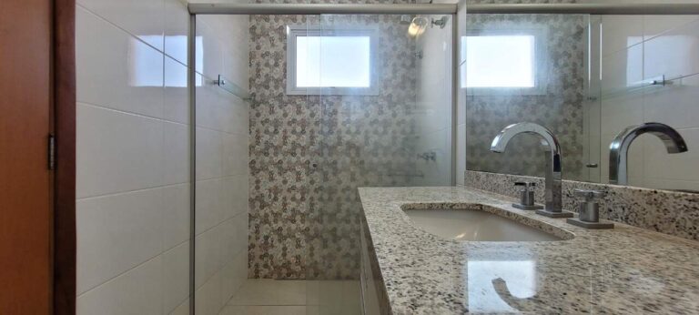 Casa em Condomínio para aluguel no Condomínio Colina do Sabiá: Su te principal