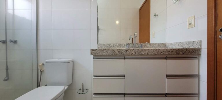 Casa em Condomínio para aluguel no Condomínio Colina do Sabiá: Su te 2