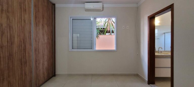 Casa em Condomínio para aluguel no Condomínio Colina do Sabiá: Su te 3