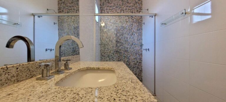 Casa em Condomínio para aluguel no Condomínio Colina do Sabiá: Su te 3