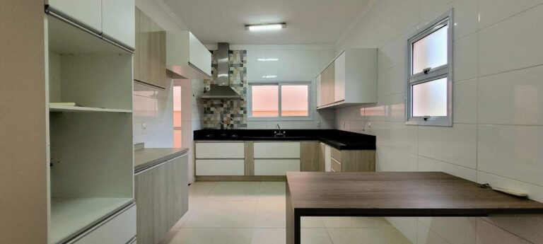 Casa em Condomínio para aluguel no Condomínio Colina do Sabiá: Cozinha