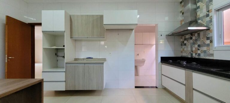Casa em Condomínio para aluguel no Condomínio Colina do Sabiá: Cozinha