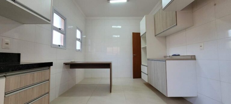 Casa em Condomínio para aluguel no Condomínio Colina do Sabiá: Cozinha