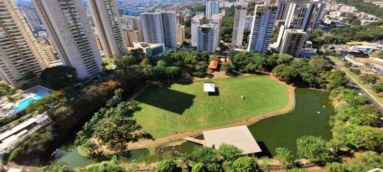 Apartamento para aluguel no Jardim Botânico: Vista sacada