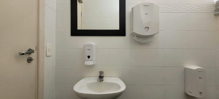 Prédio Comercial para aluguel no Jardim Califórnia: lavabo masculino
