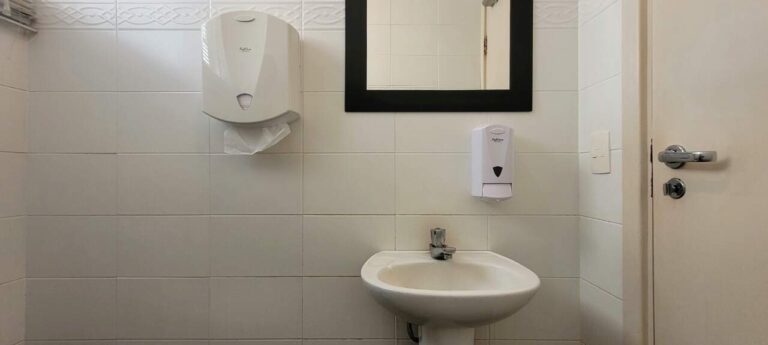 Prédio Comercial para aluguel no Jardim Califórnia: lavabo feminino