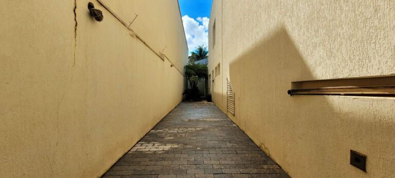 Prédio Comercial para aluguel no Jardim Califórnia: garagem