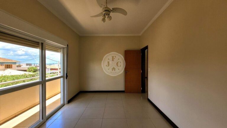 Casa em Condomínio à venda no Recreio das Acácias: