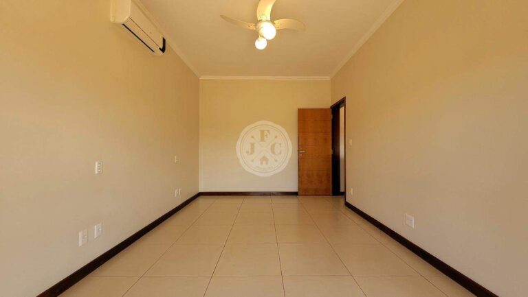 Casa em Condomínio à venda no Recreio das Acácias: