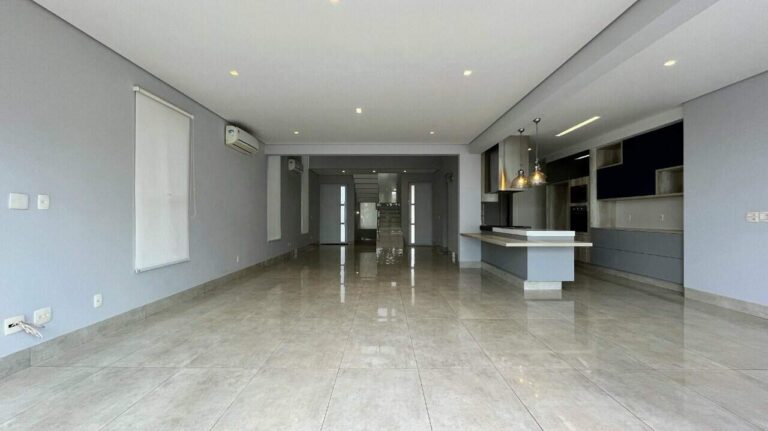 Casa em Condomínio para aluguel no Residencial e Empresarial Alphaville: living