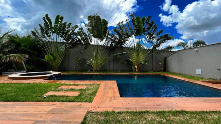 Casa em Condomínio para aluguel no Residencial e Empresarial Alphaville: piscina