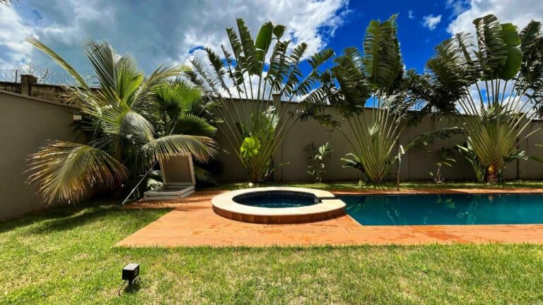 Casa em Condomínio para aluguel no Residencial e Empresarial Alphaville: piscina