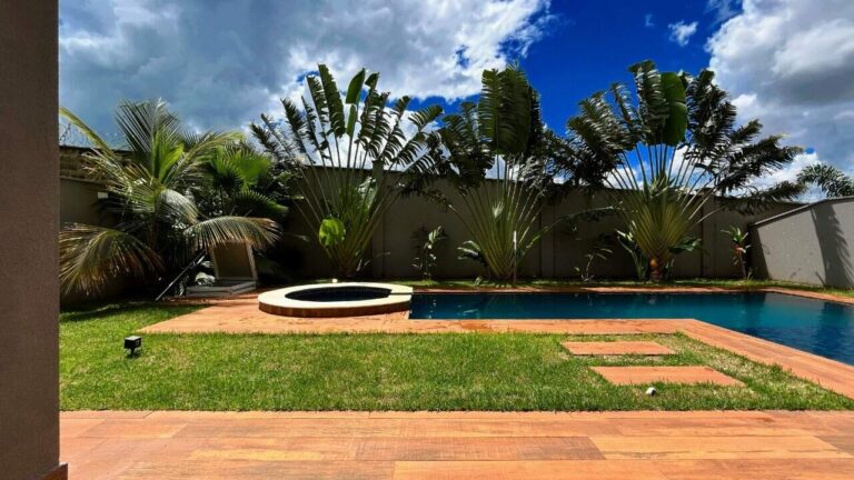 Casa em Condomínio para aluguel no Residencial e Empresarial Alphaville: piscina