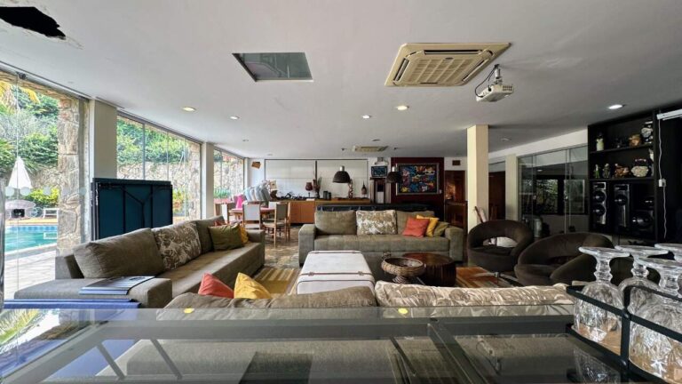 Casa Comercial para aluguel no Jardim Canadá: Living