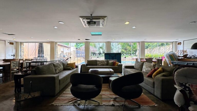 Casa Comercial para aluguel no Jardim Canadá: Living
