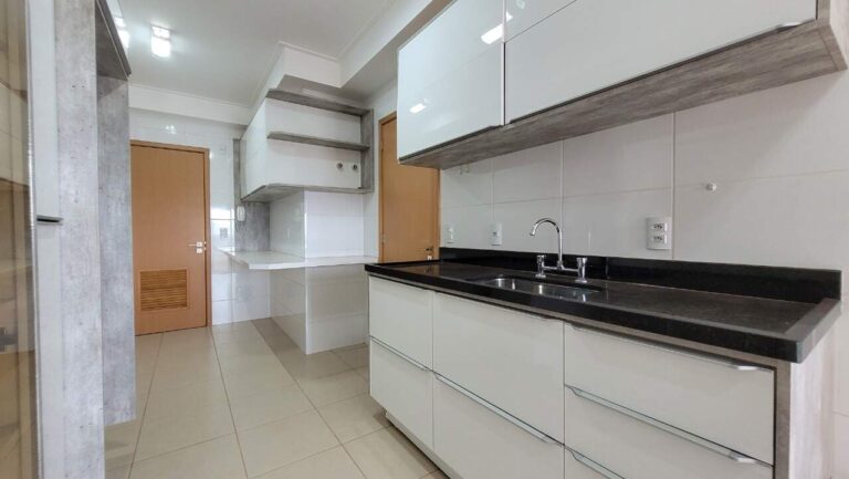 Apartamento à venda no Condomínio Itamaraty: Cozinha