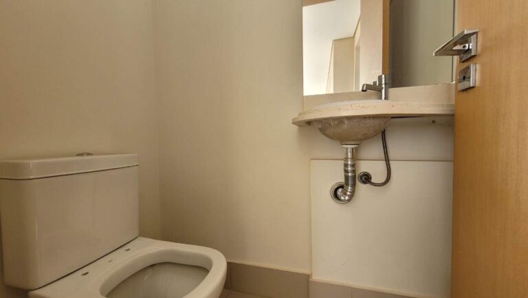 Apartamento à venda no Condomínio Itamaraty: Lavabo