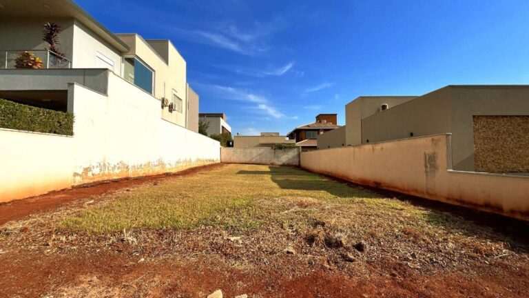 Terreno em Condomínio à venda no Recreio das Acácias: