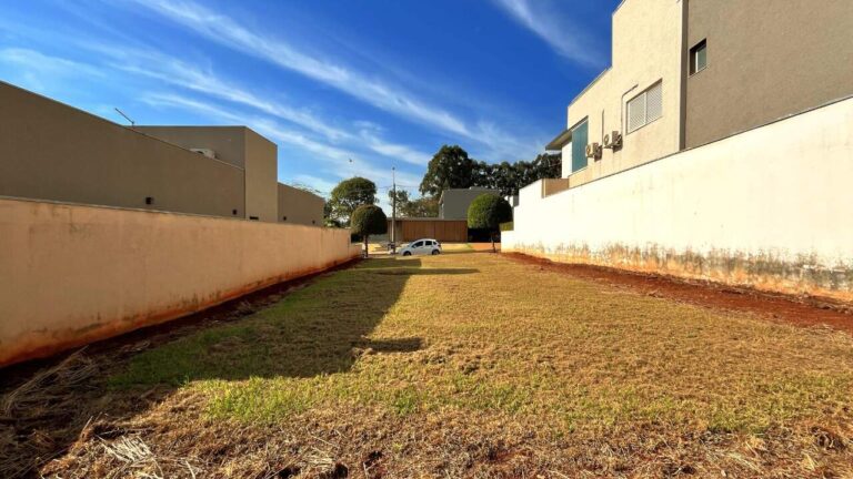 Terreno em Condomínio à venda no Recreio das Acácias: