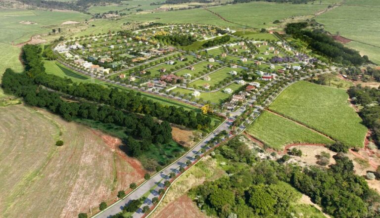 Terreno em Condomínio à venda no Vila do Golfe: