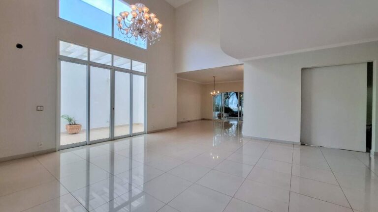Casa em Condomínio para aluguel no Jardim Botânico: