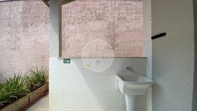 Casa em Condomínio para aluguel no Vila do Golfe: