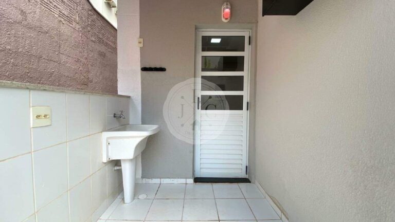 Casa em Condomínio para aluguel no Vila do Golfe: