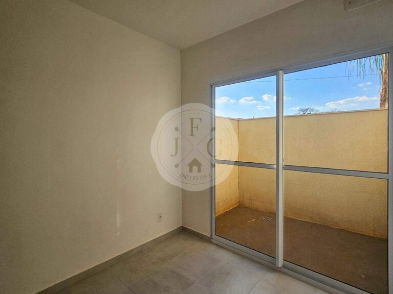 Apartamento à venda no Recreio das Acácias: Sacada/quintal