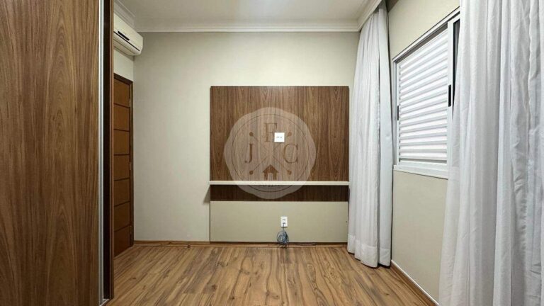 Casa em Condomínio para aluguel no Recreio das Acácias: