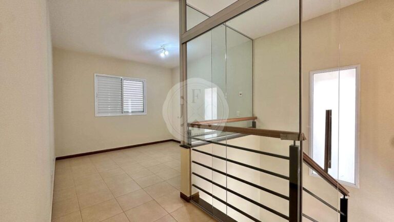 Casa em Condomínio para aluguel no Recreio das Acácias: