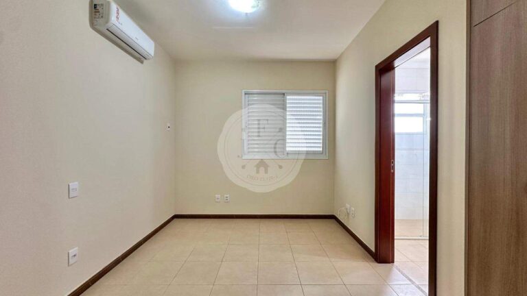 Casa em Condomínio para aluguel no Recreio das Acácias: