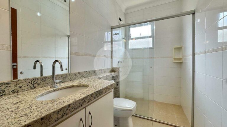 Casa em Condomínio para aluguel no Recreio das Acácias:
