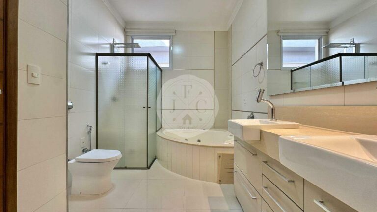 Casa em Condomínio para aluguel no Recreio das Acácias: