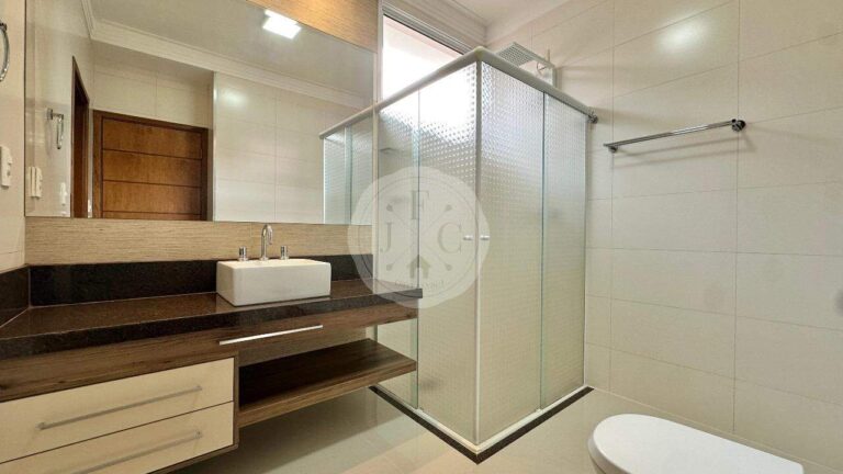 Casa em Condomínio para aluguel no Recreio das Acácias: