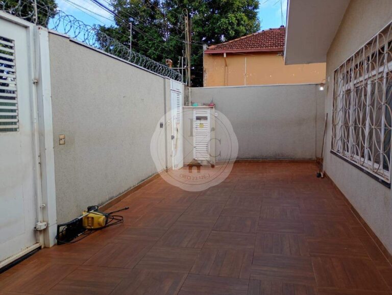 Casa à venda no Vila Tibério: Entrada