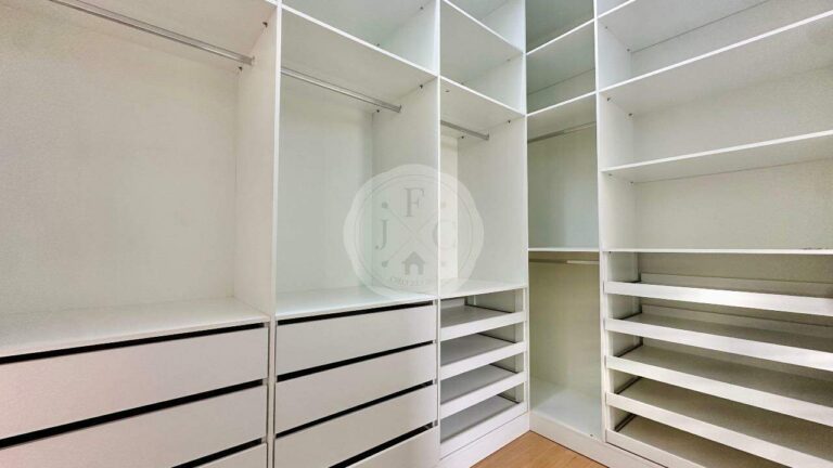 Casa em Condomínio à venda no Vila do Golfe: